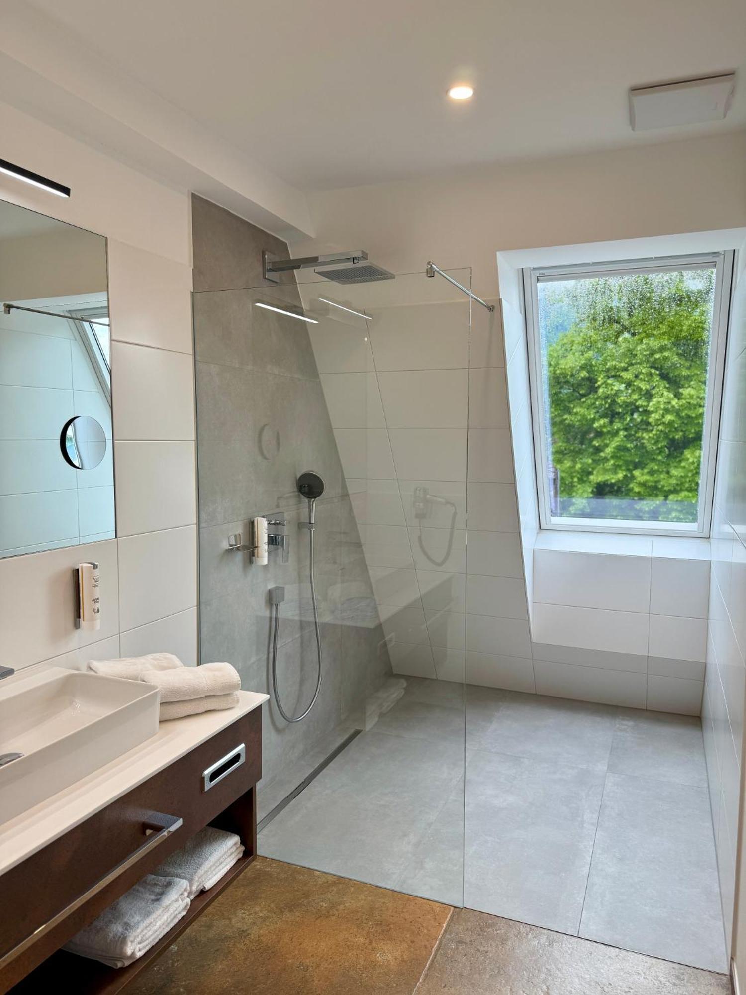 Seehotel Lilly ชตรอเบิล ภายนอก รูปภาพ